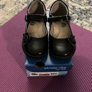 Girls black patent leather dress shoe